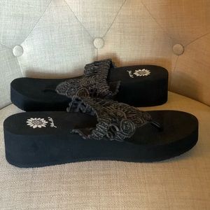 YellowBox “Jules” Flip Flops Sz 8.5 NWOT